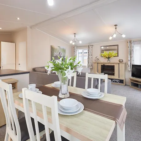 Primrose With Hot Tub Lodge