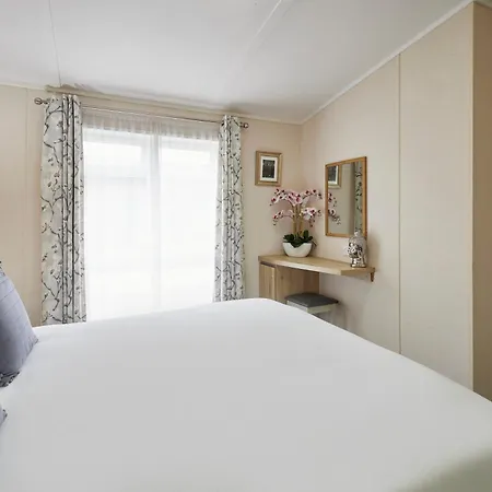 Primrose With Hot Tub Lodge *