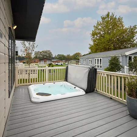 Hytte Primrose With Hot Tub