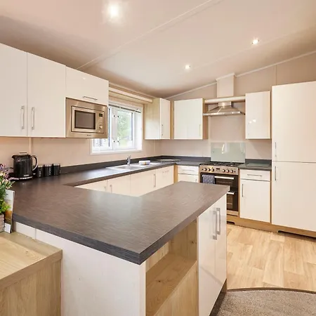 Primrose With Hot Tub * York