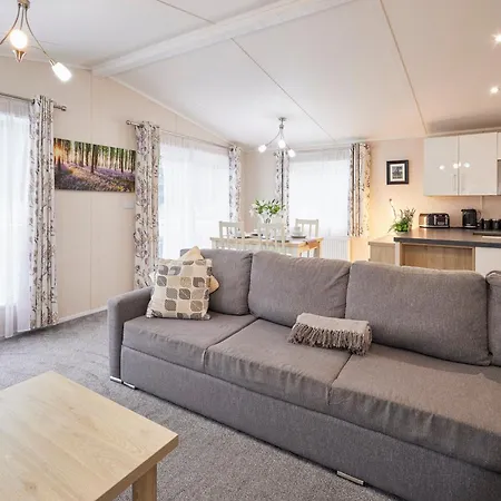 Primrose With Hot Tub *