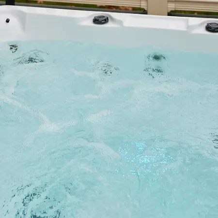 Primrose With Hot Tub *