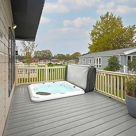 Chata Primrose With Hot Tub *